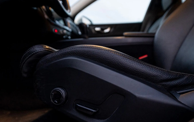 Volvo V60 cena 87000 przebieg: 160000, rok produkcji 2020 z Duszniki-Zdrój małe 37